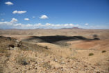 Blick vom Karpfenkliff auf die Schluchten des Kuiseb. Links am Horizont ist der Gamsberg, rechts der Rotstock