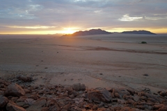 Die Sonne geht im Tsondab-Tal unter