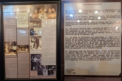 Die "Mount Etjo Declaration" hängt nahe der Bar an der Wand