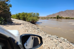 The gravel road along the Orange runs close to the river in places