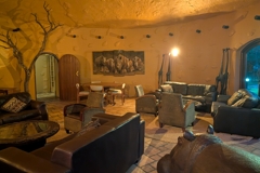 Der gemütliche Innenraum der Lodge