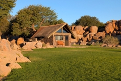 House with lots of greenery at Canyon Lodge