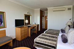Ein typisches Zimmer im Safari Court Hotel