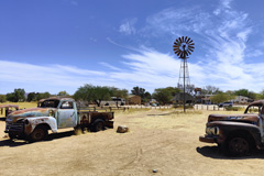 Solitaire is a small place with a gas station, a bakery and many old cars
