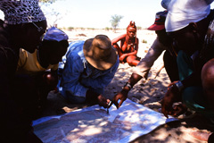 Boundary negotiations with the Himba in the Hartmann’s Valley about the new Marienfluss Conservancy (1999)